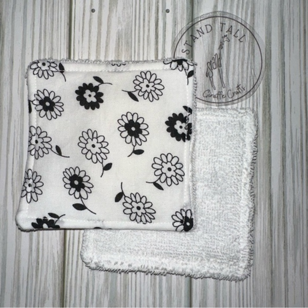 White/black floral reusable makeup remover pads (2pack) new